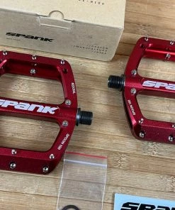 Spank Spoon 100 Pedale / Plattformpedale Rot 13 Spank Spoon 100 Pedale / Plattformpedale Rot -Federung Verkäufe 2022 IMG 1802 14013951 71e1 403c bb8d 1d2f23d3d751