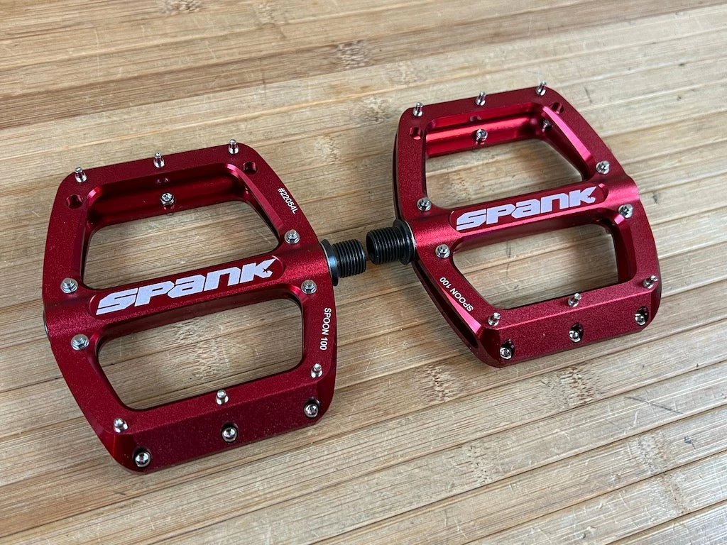 Spank Spoon 100 Pedale / Plattformpedale Rot 2 Spank Spoon 100 Pedale / Plattformpedale Rot – Bild 2
