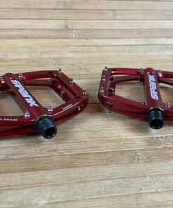 Spank Spoon 100 Pedale / Plattformpedale Rot 11 Spank Spoon 100 Pedale / Plattformpedale Rot -Federung Verkäufe 2022 IMG 1805 4a3159f7 f236 4225 befa 124dce798e4d