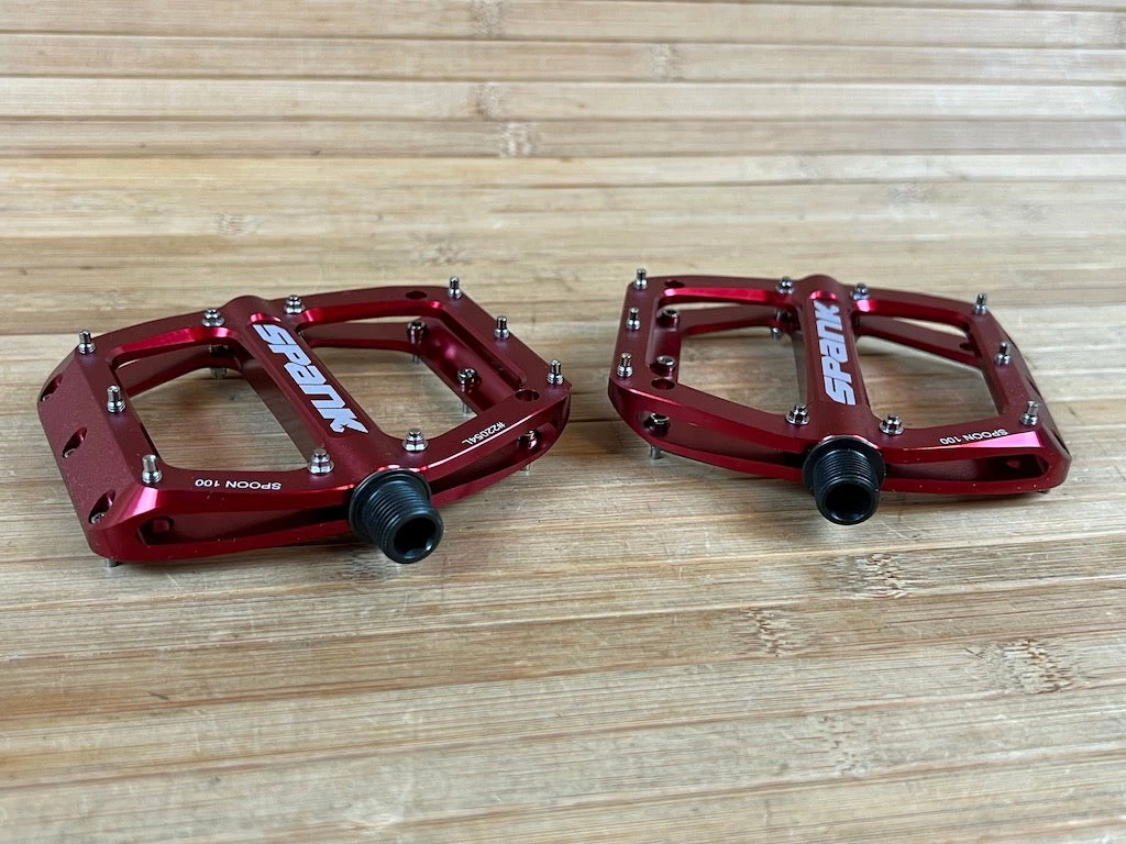 Spank Spoon 100 Pedale / Plattformpedale Rot 4 Spank Spoon 100 Pedale / Plattformpedale Rot – Bild 4