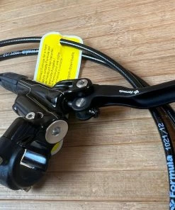 Formula CURA 4 Scheibenbremse Glossy Black VR Oder HR -Federung Verkäufe 2022 IMG 1831