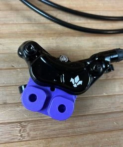 Formula CURA 4 Scheibenbremse Glossy Black VR Oder HR -Federung Verkäufe 2022 IMG 1833