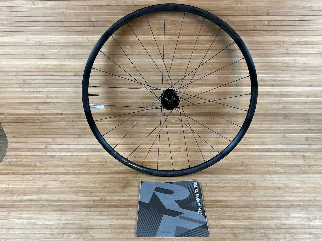 Race Face Aeffect R 30 Vorderrad VR 29" Boost Schwarz 1 Race Face Aeffect R 30 Vorderrad VR 29" Boost Schwarz