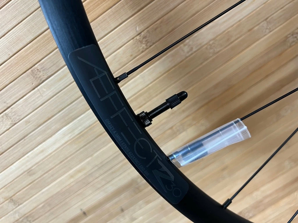 Race Face Aeffect R 30 Vorderrad VR 29" Boost Schwarz 2 Race Face Aeffect R 30 Vorderrad VR 29" Boost Schwarz – Bild 2