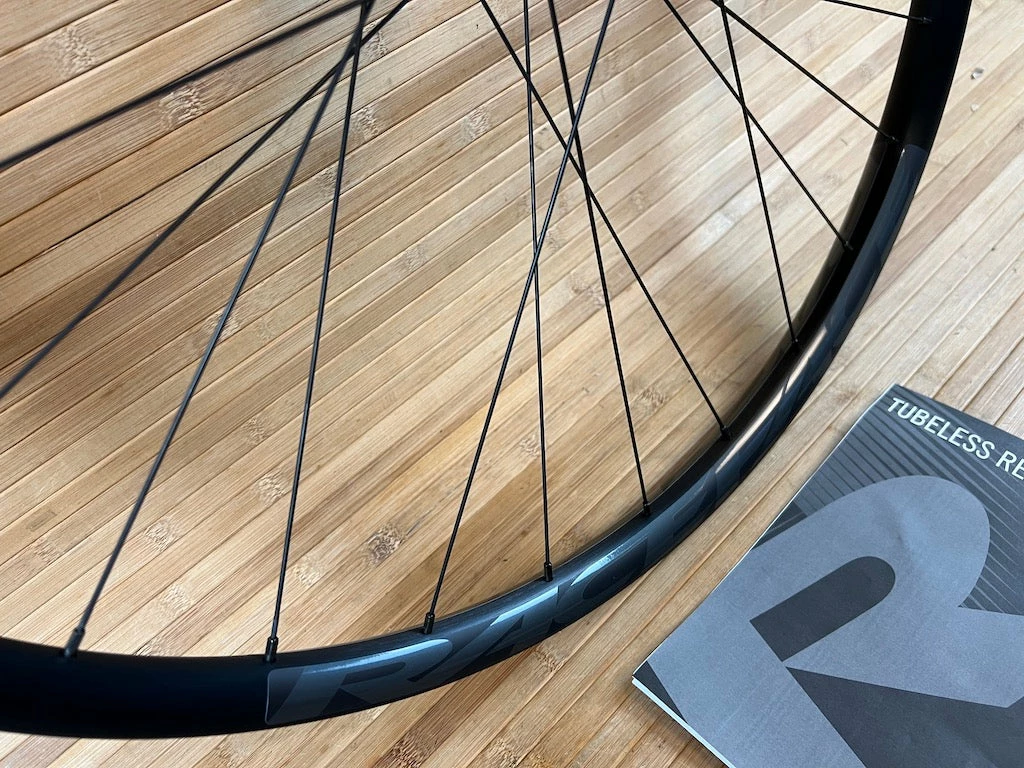 Race Face Aeffect R 30 Vorderrad VR 29" Boost Schwarz 3 Race Face Aeffect R 30 Vorderrad VR 29" Boost Schwarz – Bild 3