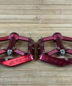 Spank Spike Reboot Pedale / Plattformpedale Red 9 Spank Spike Reboot Pedale / Plattformpedale Red -Federung Verkäufe 2022 IMG 5963 e7a661bd 35b7 4a52 8c70 438b380a2db3