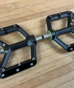 Spank Spike Reboot Pedale / Plattformpedale Black 8 Spank Spike Reboot Pedale / Plattformpedale Black -Federung Verkäufe 2022 IMG 5977 f11a05a9 0501 41f8 8e99 6240130eab9f