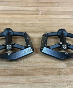 Spank Spike Reboot Pedale / Plattformpedale Black 9 Spank Spike Reboot Pedale / Plattformpedale Black -Federung Verkäufe 2022 IMG 5978 db067f10 6b0c 46af ad69 54d649064a99