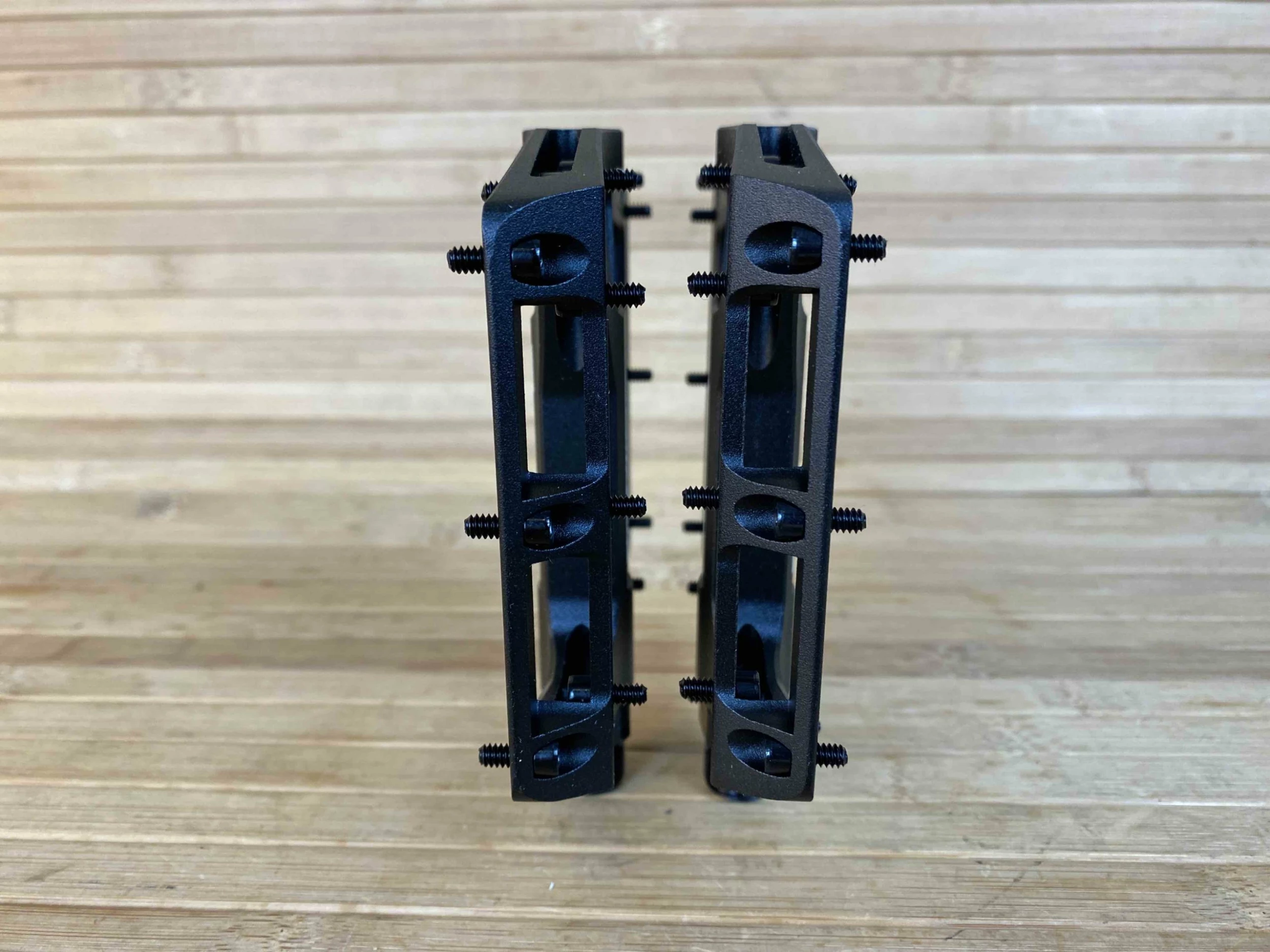 Reverse Components Black One Plattformpedale / Pedale Schwarz 3 Reverse Components Black One Plattformpedale / Pedale Schwarz – Bild 3