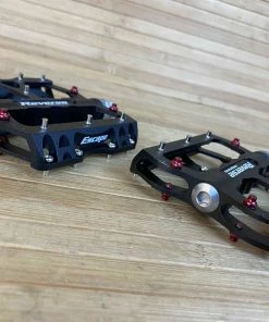 Reverse Components Escape Plattformpedale / Pedale Schwarz -Federung Verkäufe 2022 IMG 6041 scaled