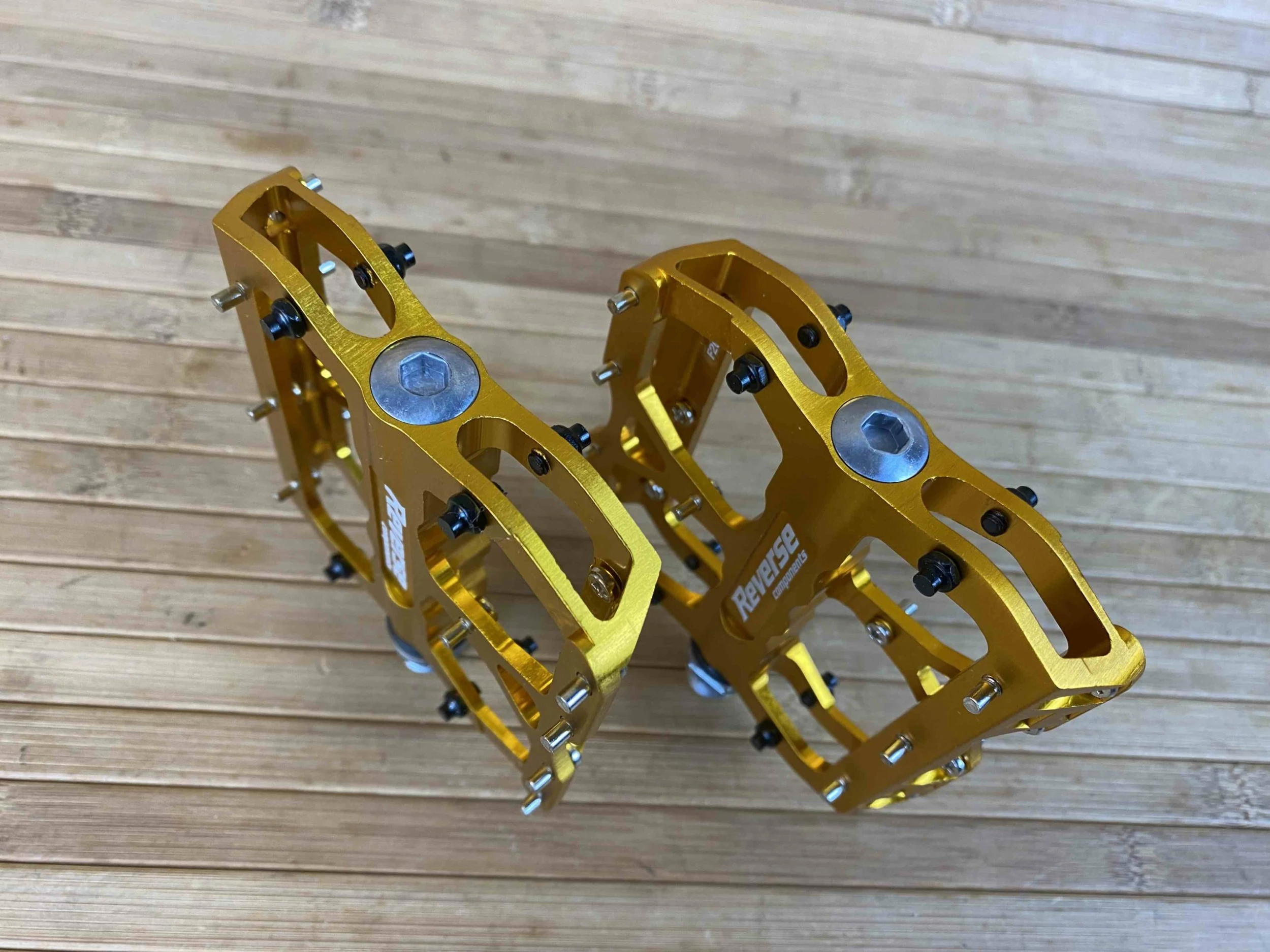 Reverse Components Escape Plattformpedale / Pedale Gold 3 Reverse Components Escape Plattformpedale / Pedale Gold – Bild 3