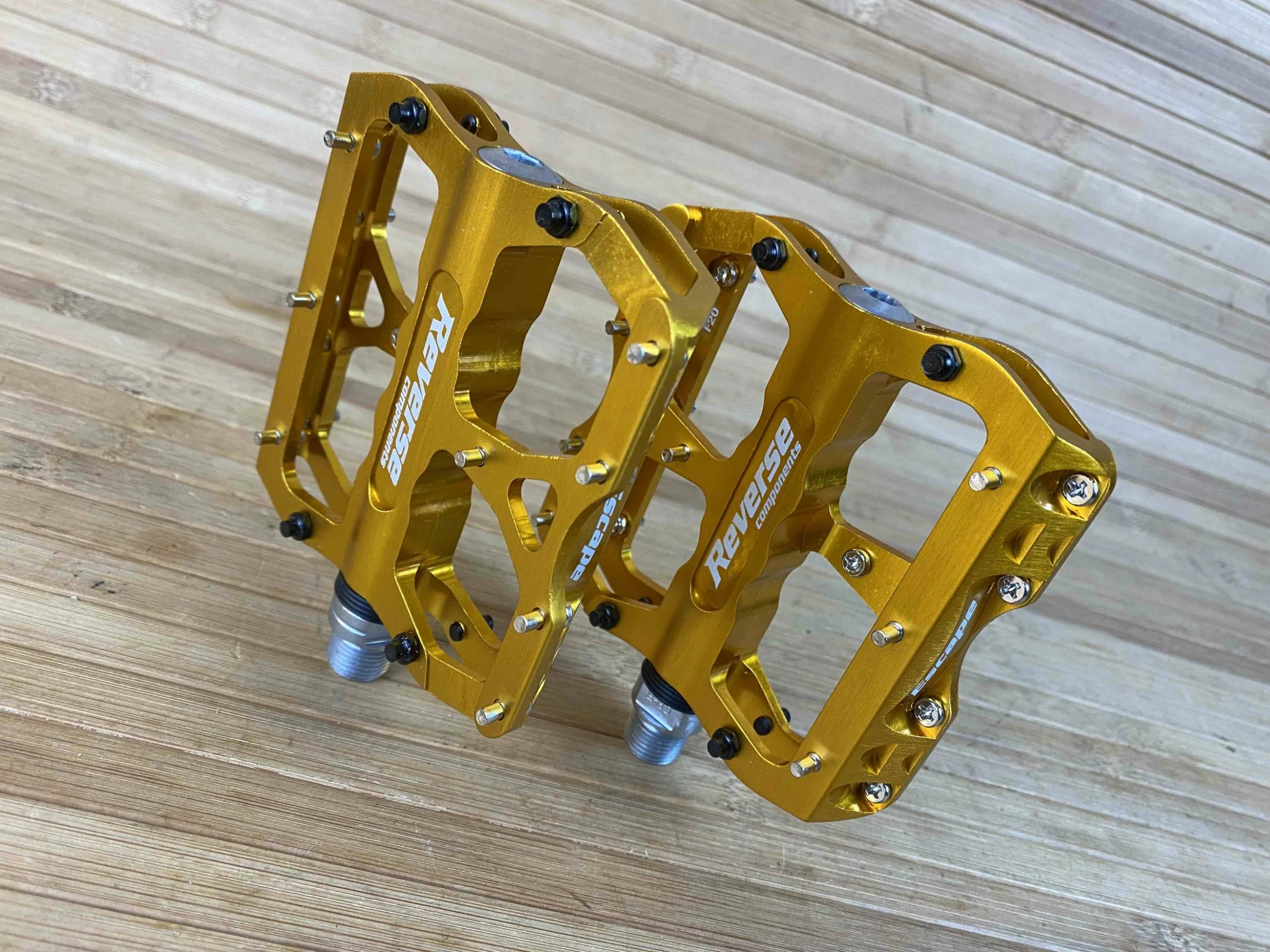 Reverse Components Escape Plattformpedale / Pedale Gold 4 Reverse Components Escape Plattformpedale / Pedale Gold – Bild 4