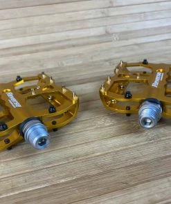 Reverse Components Escape Plattformpedale / Pedale Gold 9 Reverse Components Escape Plattformpedale / Pedale Gold -Federung Verkäufe 2022 IMG 6115 scaled