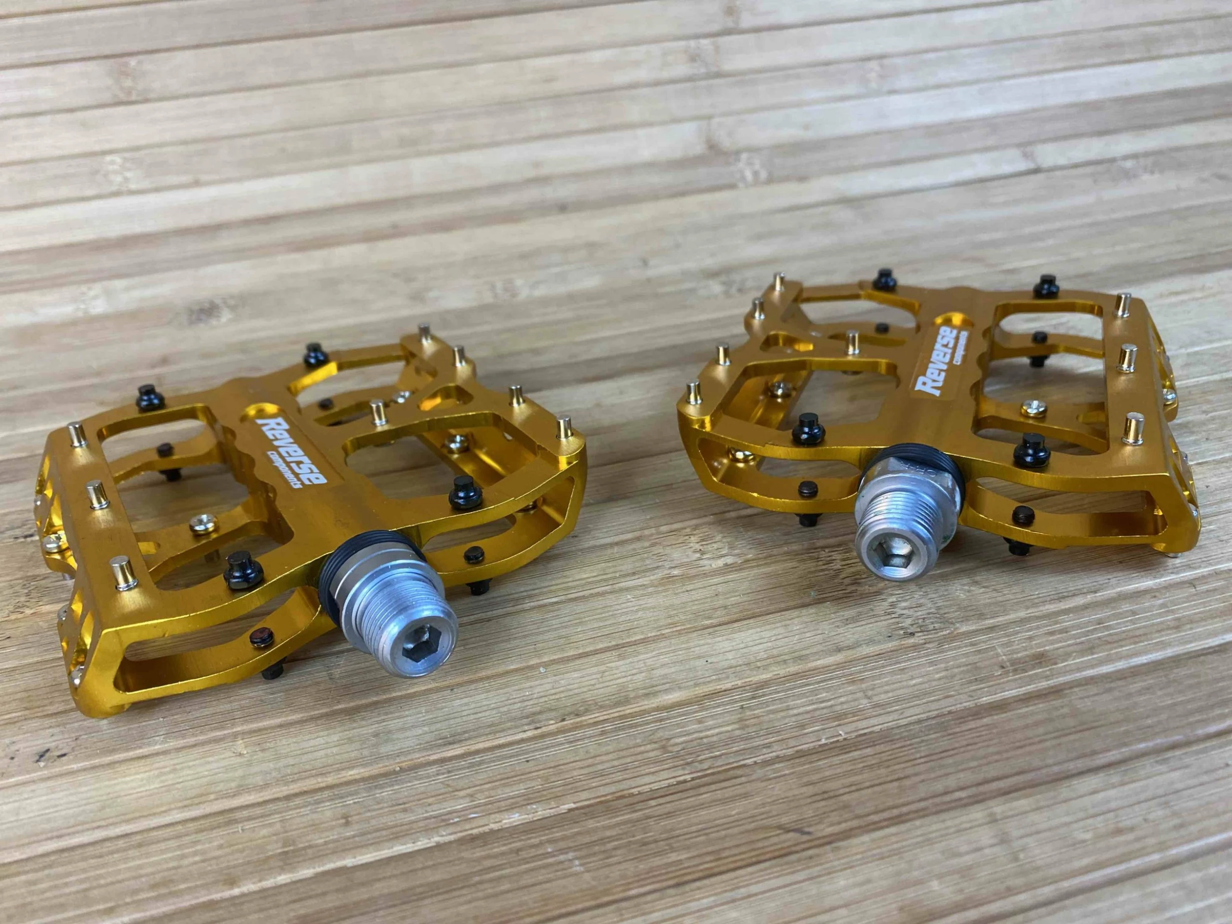 Reverse Components Escape Plattformpedale / Pedale Gold 5 Reverse Components Escape Plattformpedale / Pedale Gold – Bild 5