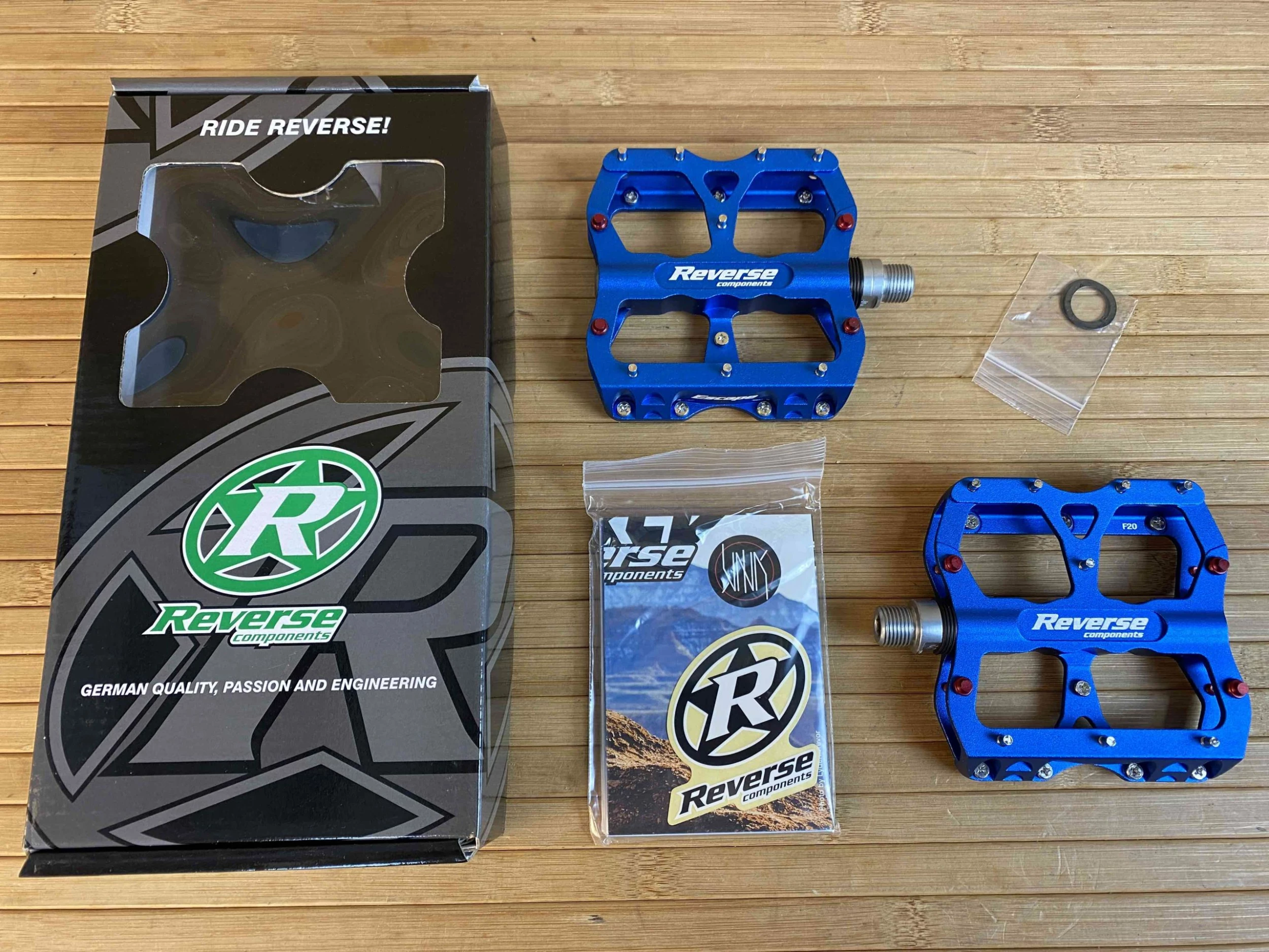 Reverse Components Escape Plattformpedale / Pedale Dunkelblau 1 Reverse Components Escape Plattformpedale / Pedale Dunkelblau