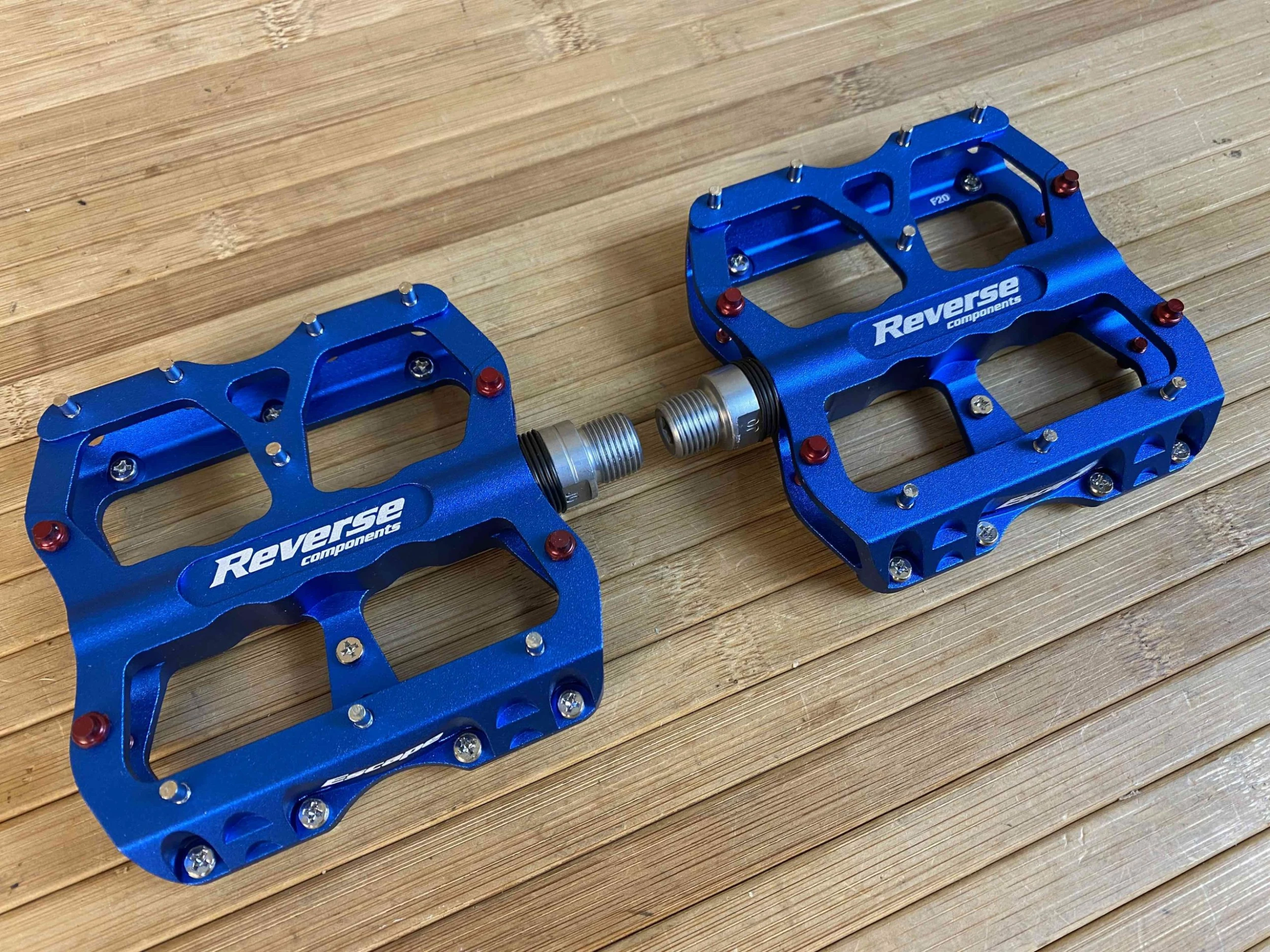 Reverse Components Escape Plattformpedale / Pedale Dunkelblau 2 Reverse Components Escape Plattformpedale / Pedale Dunkelblau – Bild 2