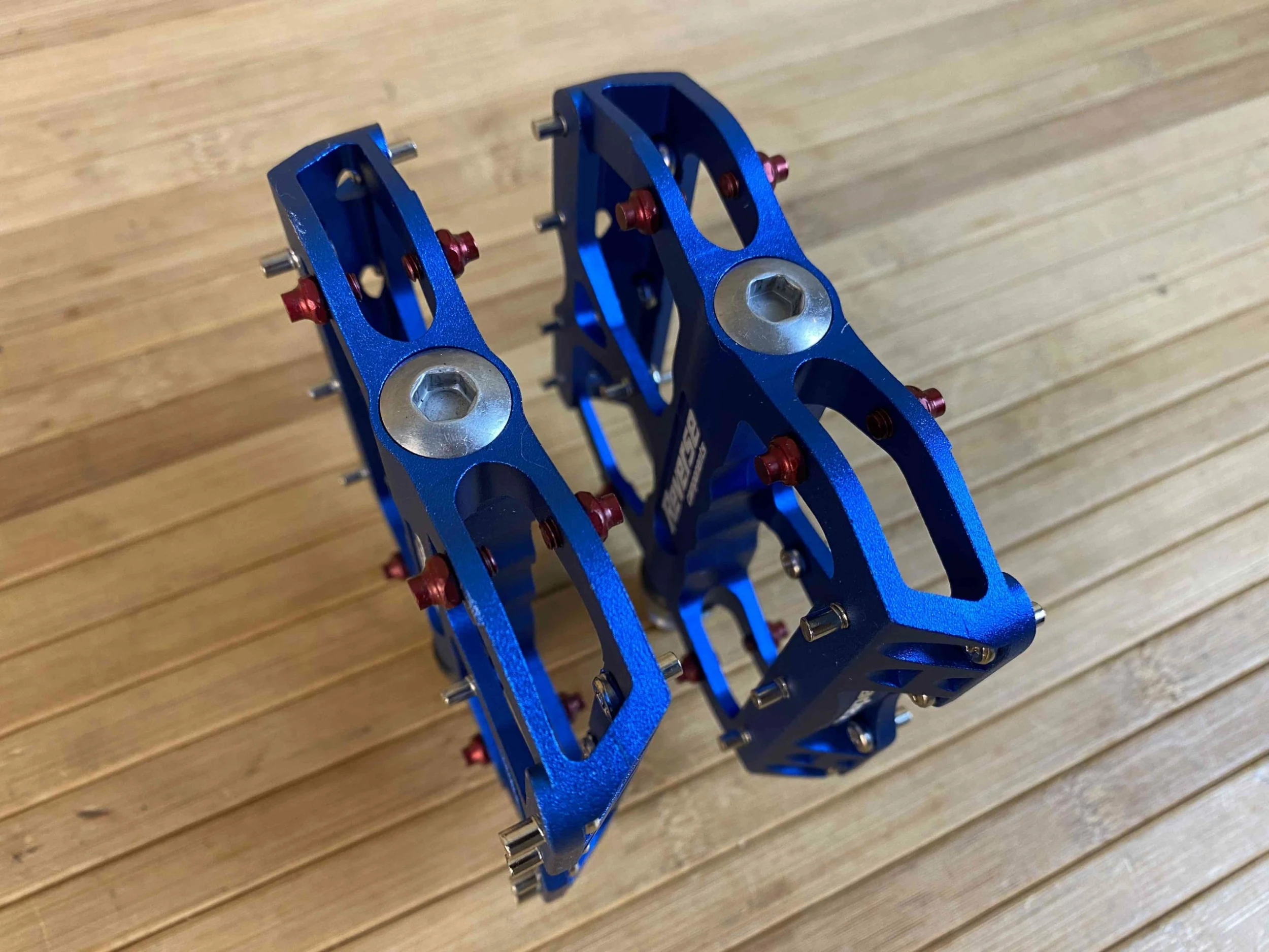 Reverse Components Escape Plattformpedale / Pedale Dunkelblau 3 Reverse Components Escape Plattformpedale / Pedale Dunkelblau – Bild 3