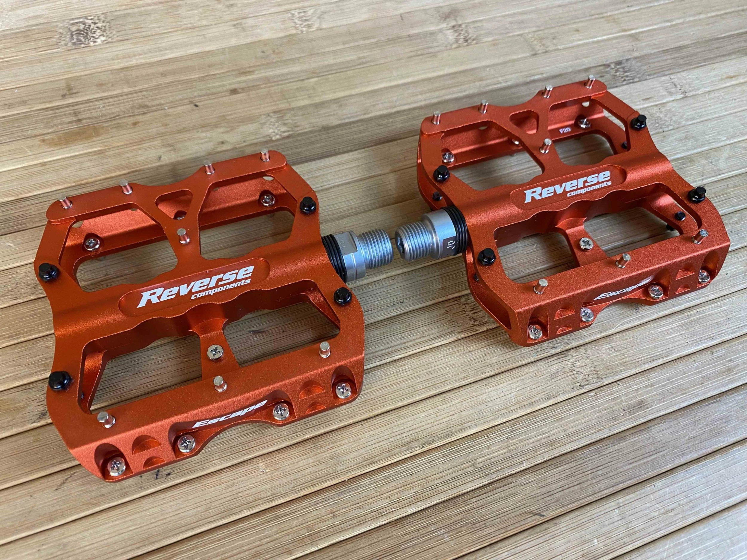 Reverse Components Escape Plattformpedale / Pedale Orange 2 Reverse Components Escape Plattformpedale / Pedale Orange – Bild 2