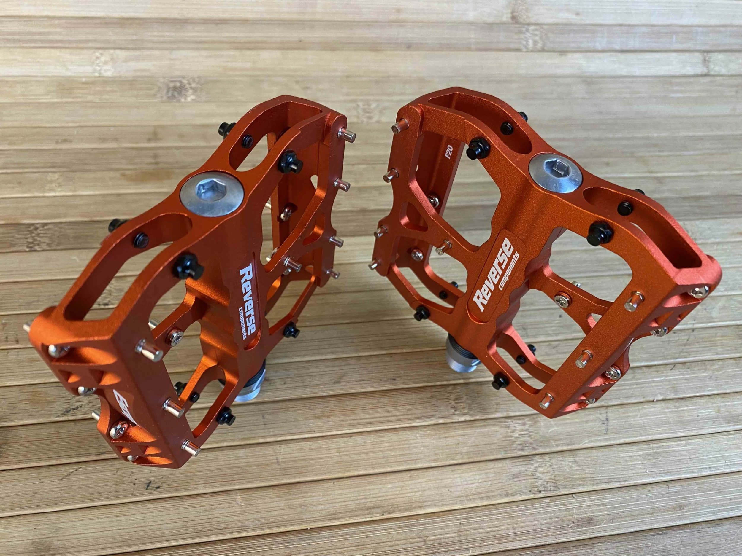 Reverse Components Escape Plattformpedale / Pedale Orange 3 Reverse Components Escape Plattformpedale / Pedale Orange – Bild 3