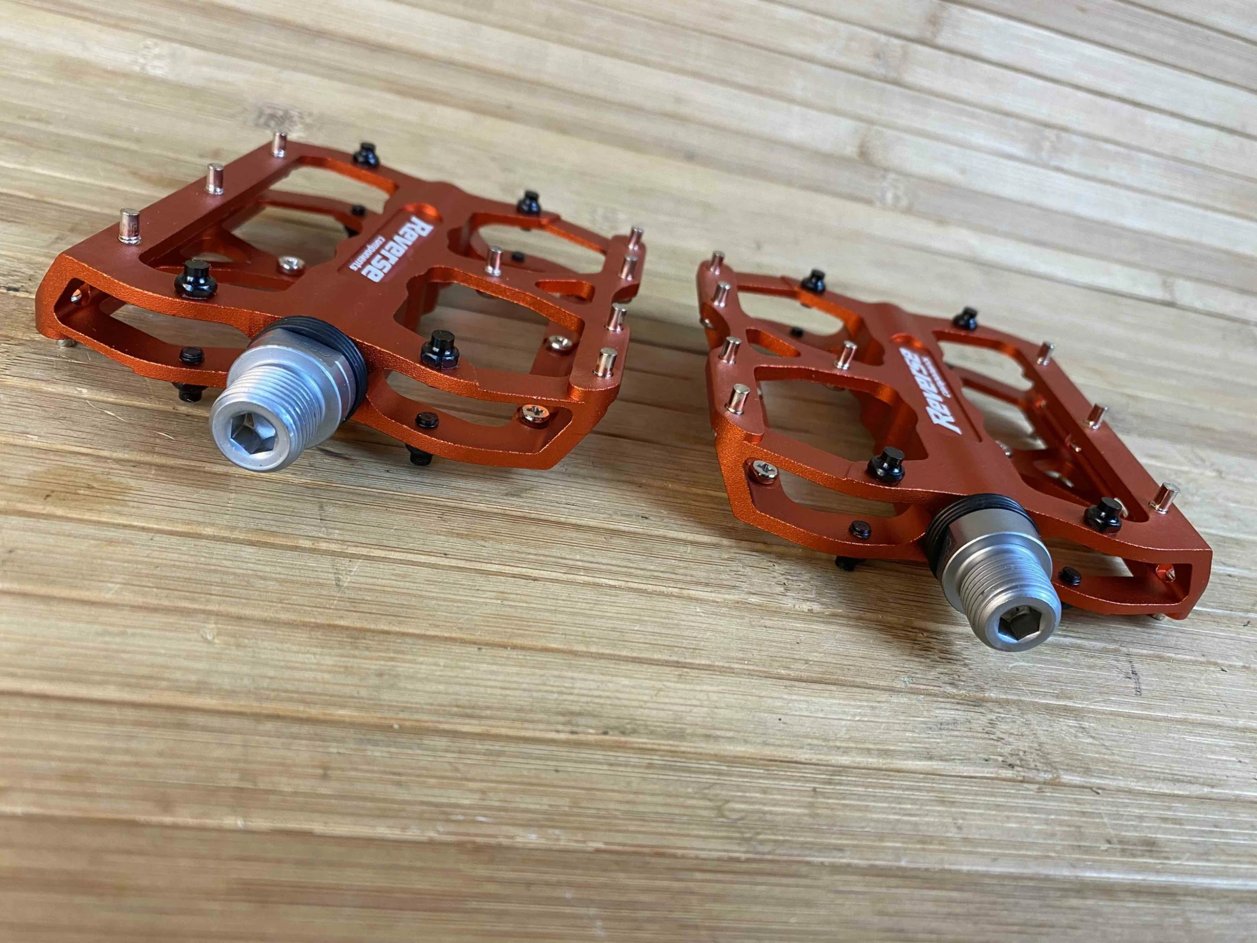 Reverse Components Escape Plattformpedale / Pedale Orange 4 Reverse Components Escape Plattformpedale / Pedale Orange – Bild 4