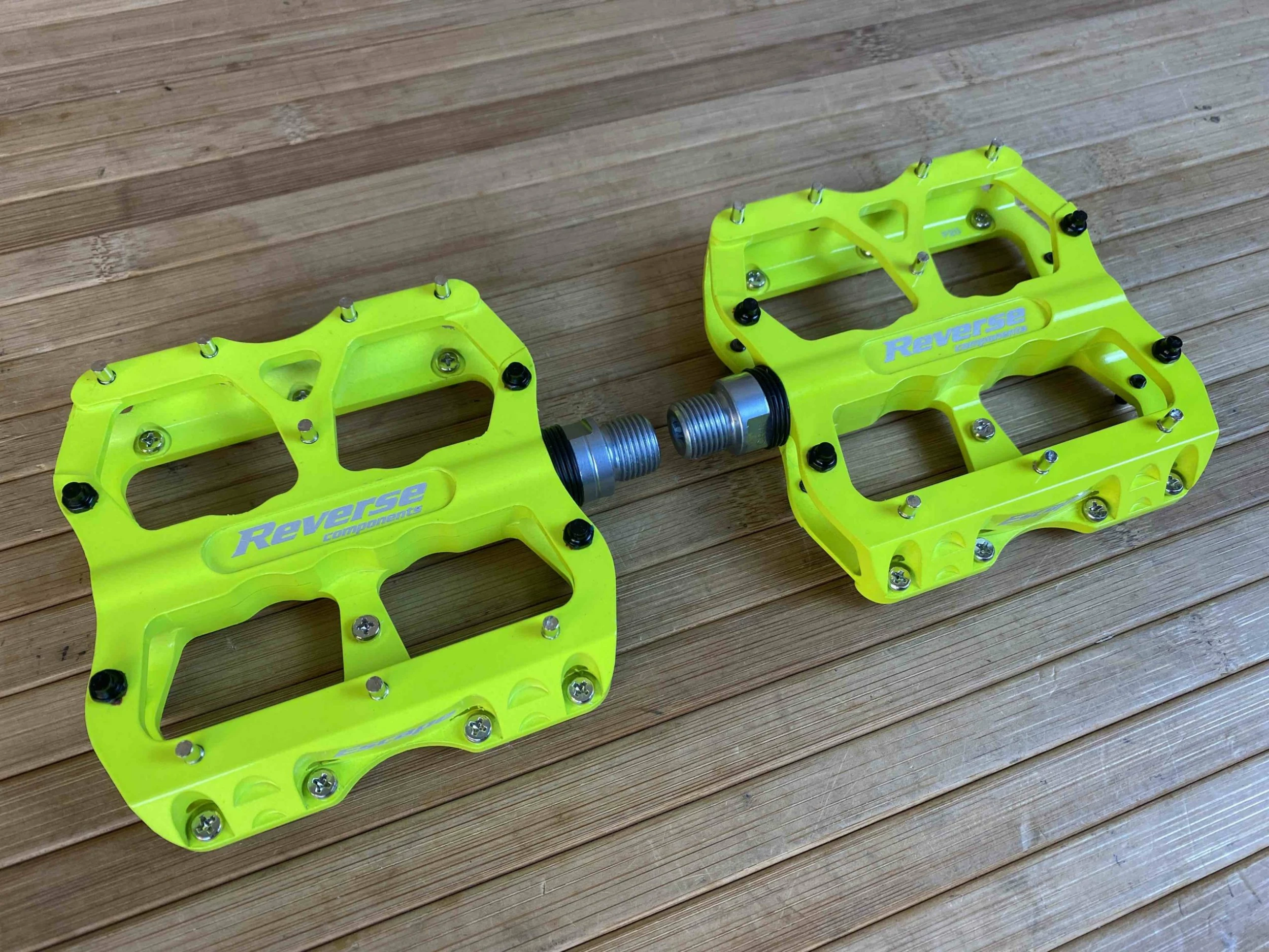 Reverse Components Escape Plattformpedale / Pedale Neongelb 2 Reverse Components Escape Plattformpedale / Pedale Neongelb – Bild 2