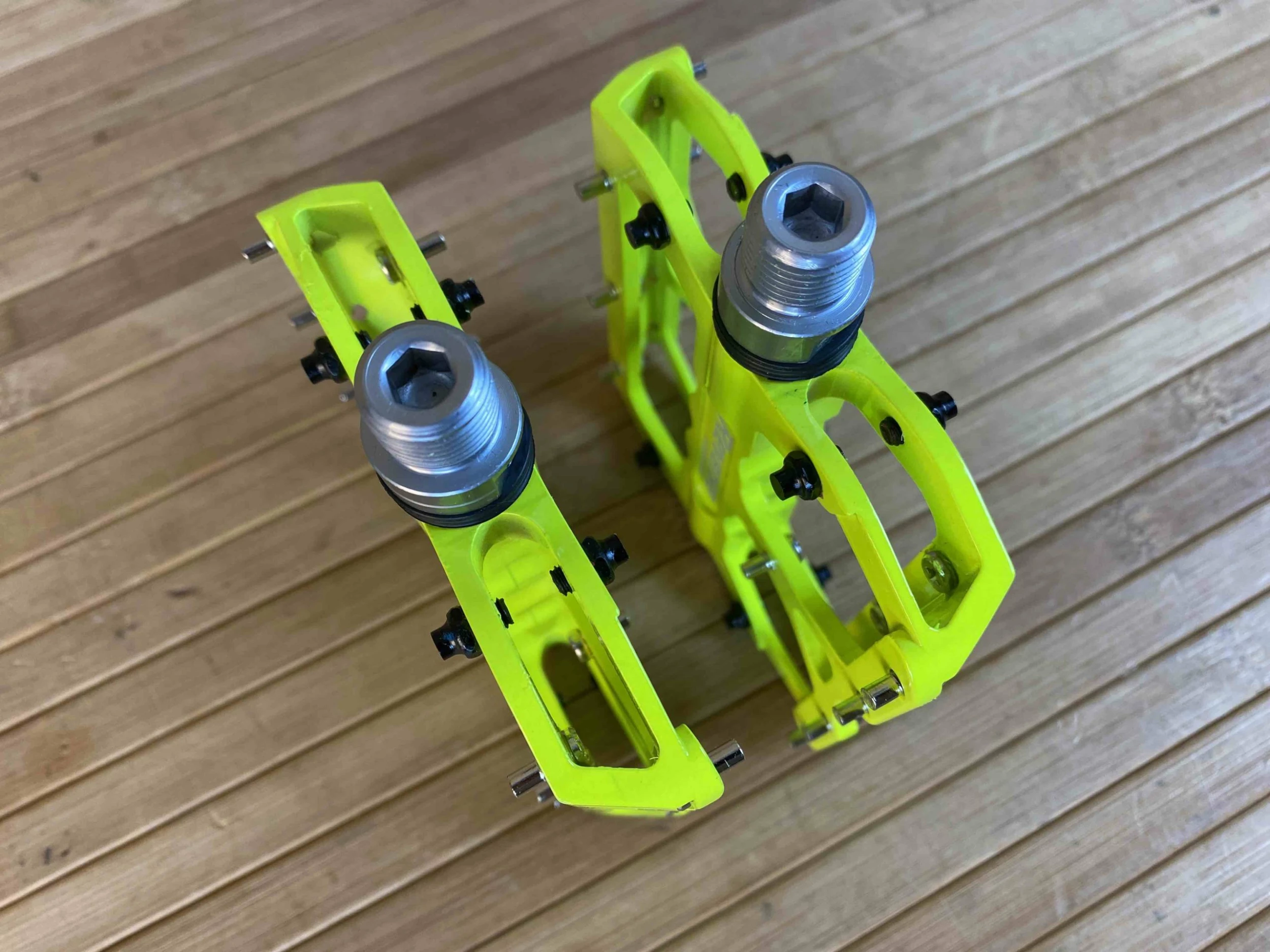 Reverse Components Escape Plattformpedale / Pedale Neongelb 3 Reverse Components Escape Plattformpedale / Pedale Neongelb – Bild 3