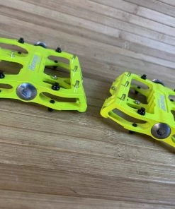 Reverse Components Escape Plattformpedale / Pedale Neongelb 7 Reverse Components Escape Plattformpedale / Pedale Neongelb -Federung Verkäufe 2022 IMG 6128 scaled