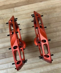 Race Face Atlas 2022 Orange Plattformpedale / Pedale -Federung Verkäufe 2022 IMG 6839 0fbd497b 8431 4d3b ab22 9f1916509e8a