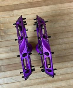 Race Face Atlas 2022 Purple Plattformpedale / Pedale 9 Race Face Atlas 2022 Purple Plattformpedale / Pedale -Federung Verkäufe 2022 IMG 6845 21d03980 4a9b 4fde 8948 83b05236e385