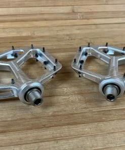 Race Face Atlas 2022 Silver Plattformpedale / Pedale -Federung Verkäufe 2022 IMG 6862 1f6dad31 9cb9 4eff a4b8 823c085e7569