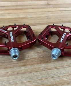 Race Face Aeffect MID Red Plattformpedale / Pedale -Federung Verkäufe 2022 IMG 6867 230ef3f8 6d3e 4bcc aef7 039627160314