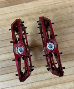 Race Face Aeffect MID Red Plattformpedale / Pedale -Federung Verkäufe 2022 IMG 6868 2637612c a65b 4d7a ab72 75e50e7ec7bb