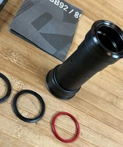 Race Face Pressfit BB92 30mm Innenlager Cinch EXT Seal -Federung Verkäufe 2022 IMG 7118 422ce7cc 6abc 4502 b7a3 15b525c4b020