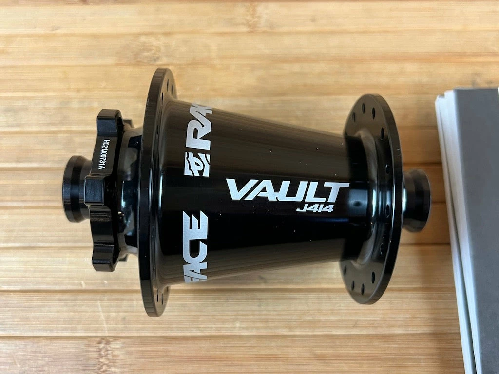 Race Face Vault VR Nabe Boost 110x15 32 Loch Schwarz 2 Race Face Vault VR Nabe Boost 110x15 32 Loch Schwarz – Bild 2