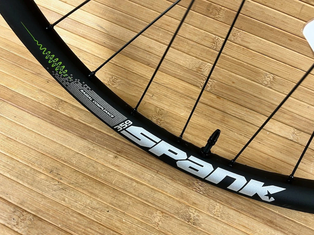 Spank 359 Vibrocore Hinterrad 27,5" Schwarz BOOST 148x12mm Laufrad 2 Spank 359 Vibrocore Hinterrad 27,5" Schwarz BOOST 148x12mm Laufrad – Bild 2