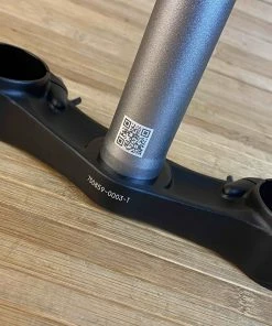 Fox 40 Untere Brücke Mit Schaft 1 1/8" Crown-Steerer 12 Fox 40 Untere Brücke Mit Schaft 1 1/8" Crown-Steerer -Federung Verkäufe 2022 IMG 7853 1 scaled