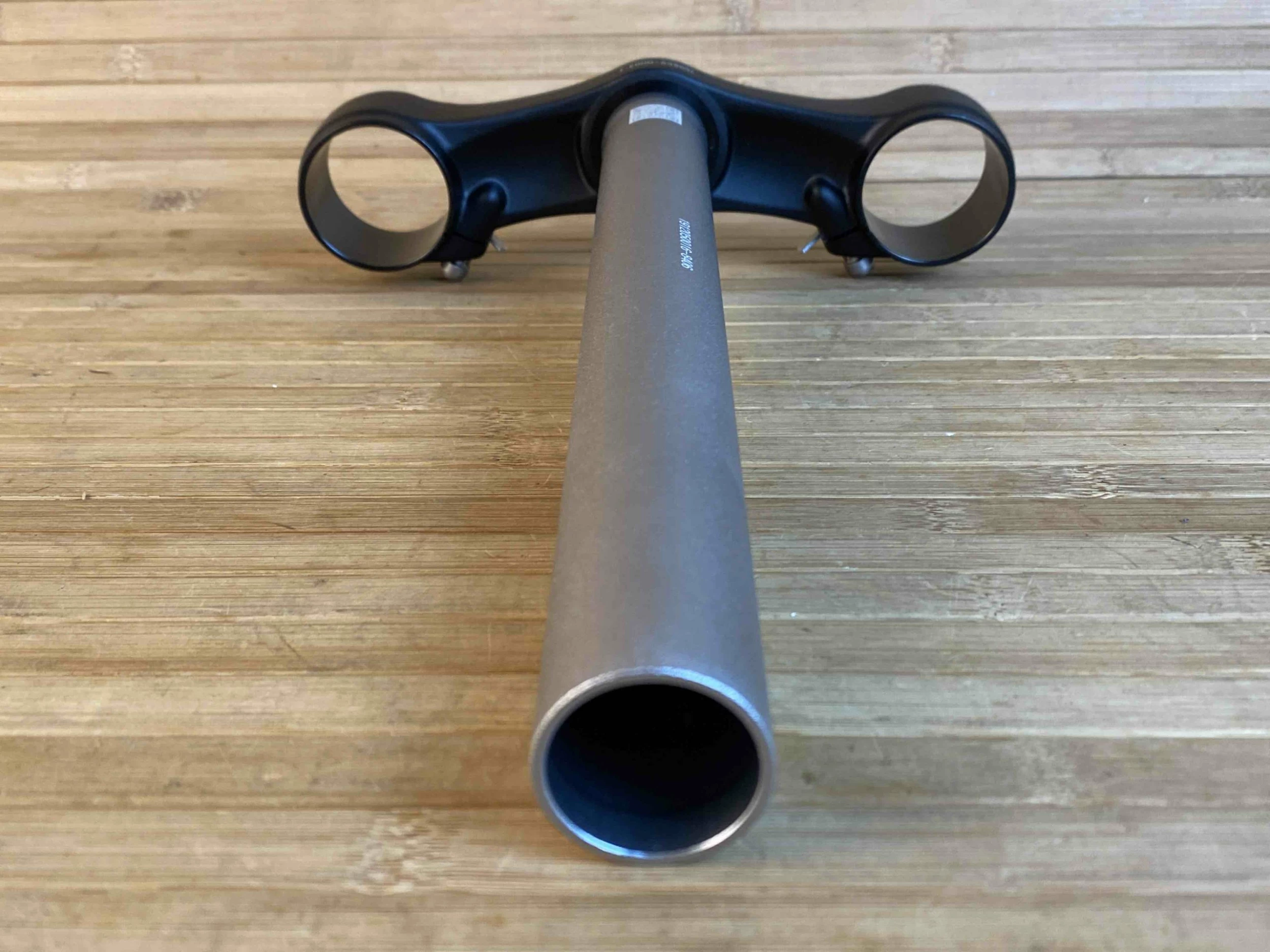 Fox 40 Untere Brücke Mit Schaft 1 1/8" Crown-Steerer 6 Fox 40 Untere Brücke Mit Schaft 1 1/8" Crown-Steerer – Bild 6