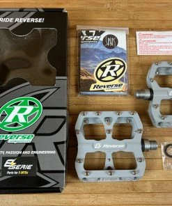 Reverse Components E-Escape Plattformpedale / Pedale Grau