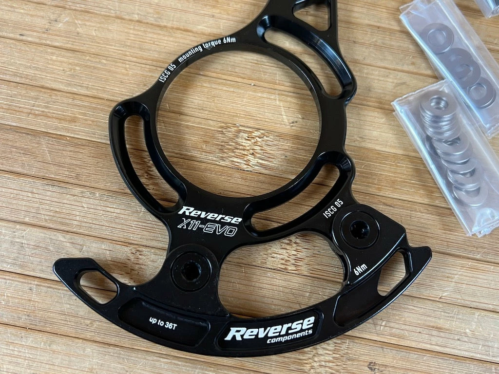 Reverse X11 EVO 28-36T ISCG 05 Kettenführung Schwarz 5 Reverse X11 EVO 28-36T ISCG 05 Kettenführung Schwarz – Bild 5