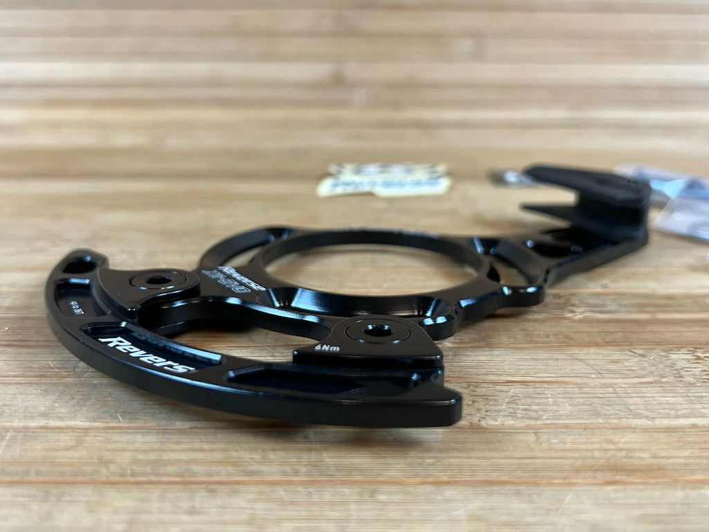 Reverse X11 EVO 28-36T ISCG 05 Kettenführung Schwarz 7 Reverse X11 EVO 28-36T ISCG 05 Kettenführung Schwarz – Bild 7