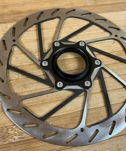 SRAM HS2 Disc / Bremsscheibe 180mm Centerlock 7 SRAM HS2 Disc / Bremsscheibe 180mm Centerlock -Federung Verkäufe 2022 IMG 8024 71edd606 54e1 4b96 bf94 53e3c45f2a1f