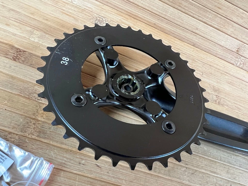 SRAM Truvativ Holzfeller 1.1 Kurbel 170mm / 38T Schwarz Howitzer 5 SRAM Truvativ Holzfeller 1.1 Kurbel 170mm / 38T Schwarz Howitzer – Bild 5