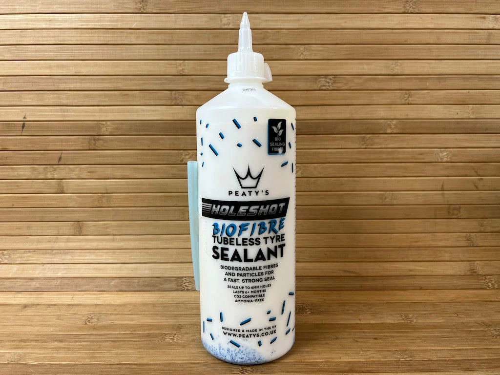 Peaty's Holeshot BioFibre Tubeless Tire Sealant 1L Dichtmilch 1 Peaty's Holeshot BioFibre Tubeless Tire Sealant 1L Dichtmilch