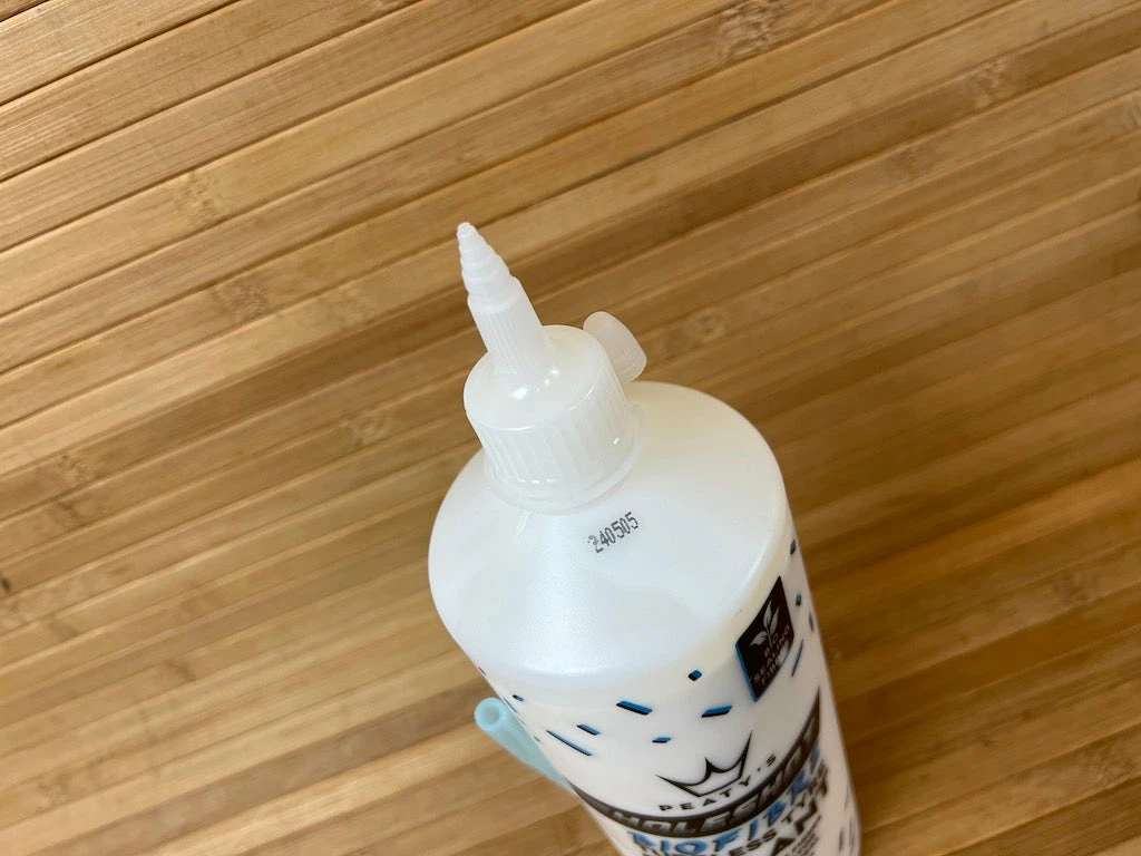 Peaty's Holeshot BioFibre Tubeless Tire Sealant 1L Dichtmilch 6 Peaty's Holeshot BioFibre Tubeless Tire Sealant 1L Dichtmilch – Bild 6