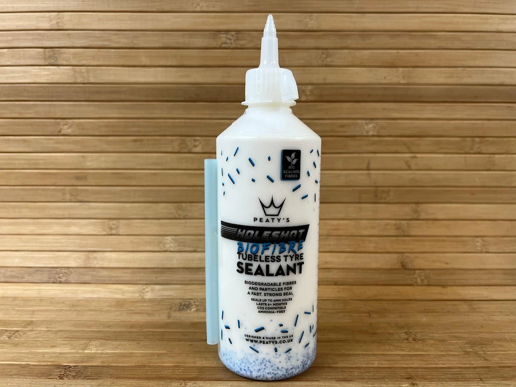 Peaty's Holeshot BioFibre Tubeless Tire Sealant 500ml Dichtmilch 1 Peaty's Holeshot BioFibre Tubeless Tire Sealant 500ml Dichtmilch