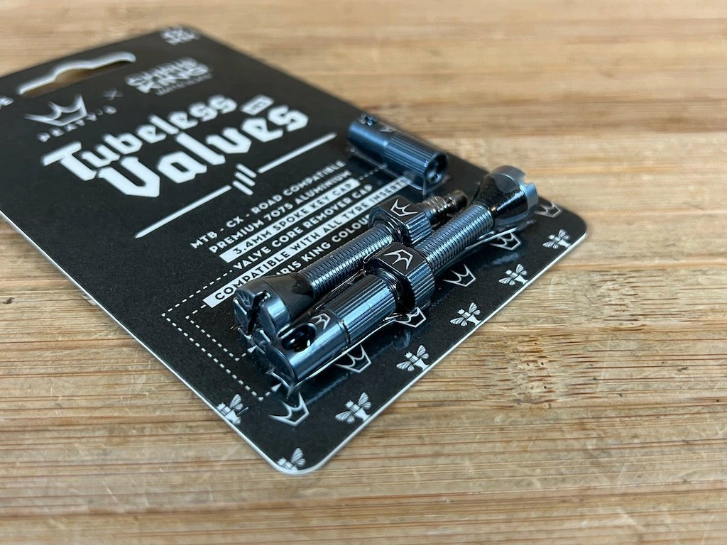 Peaty's Tubeless Ventile MK2 42mm Slate 2 Peaty's Tubeless Ventile MK2 42mm Slate – Bild 2