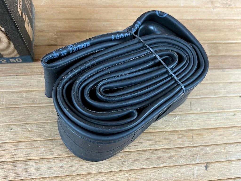 Maxxis Schlauch 29" 2.2/2.5 FV Freeride Presta 36mm 2 Maxxis Schlauch 29" 2.2/2.5 FV Freeride Presta 36mm – Bild 2