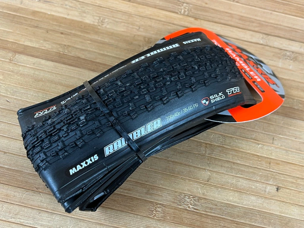 Maxxis Rambler Reifen 700 X 40C Silk Shield TR Gravel 2 Maxxis Rambler Reifen 700 X 40C Silk Shield TR Gravel – Bild 2