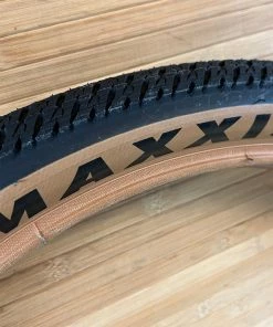 Maxxis DTH Tanwall Reifen 26 X 2.3 EXO Draht 8 Maxxis DTH Tanwall Reifen 26 X 2.3 EXO Draht -Federung Verkäufe 2022 IMG 8844 c206d079 d6e1 424e 9b0e b86e88cf0c3d