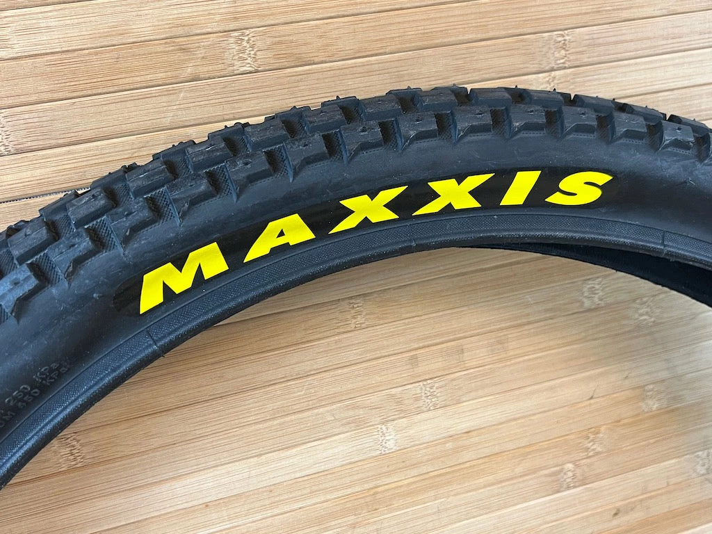 Maxxis Holy Roller Reifen 24 X 2.4 MaxxPro 60TPI Single Ply 3 Maxxis Holy Roller Reifen 24 X 2.4 MaxxPro 60TPI Single Ply – Bild 3